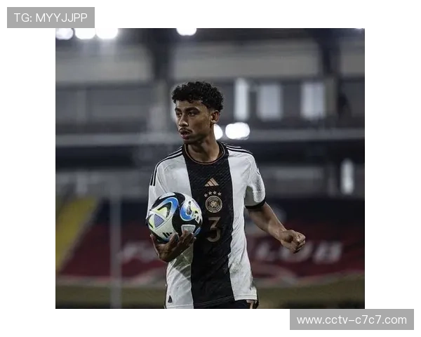 弗里克对巴萨冬窗操作表示满意,夏窗优先签中后卫