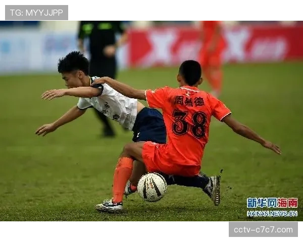 大学生足球联赛东北区决赛，两支球队均采用激进前场压迫，引发网络热议